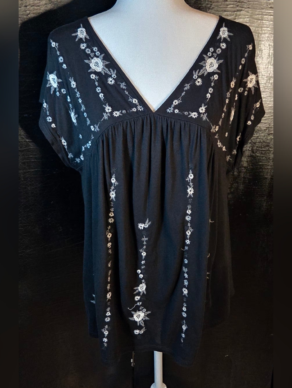VTG Lucky Brand Black Floral Embroidered V-Neck Boho Tunic Top M